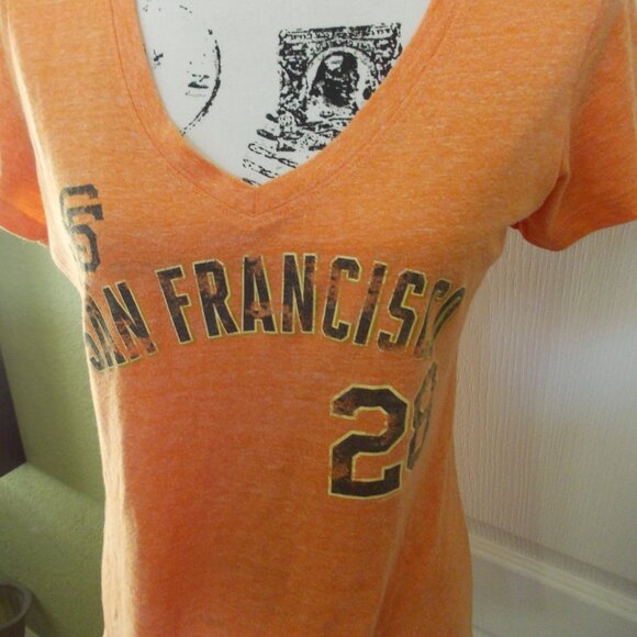 💕 3/$25 💕 Distressed SF Giants Baseball V Neck Top Posey L - Picture 2 of 5
